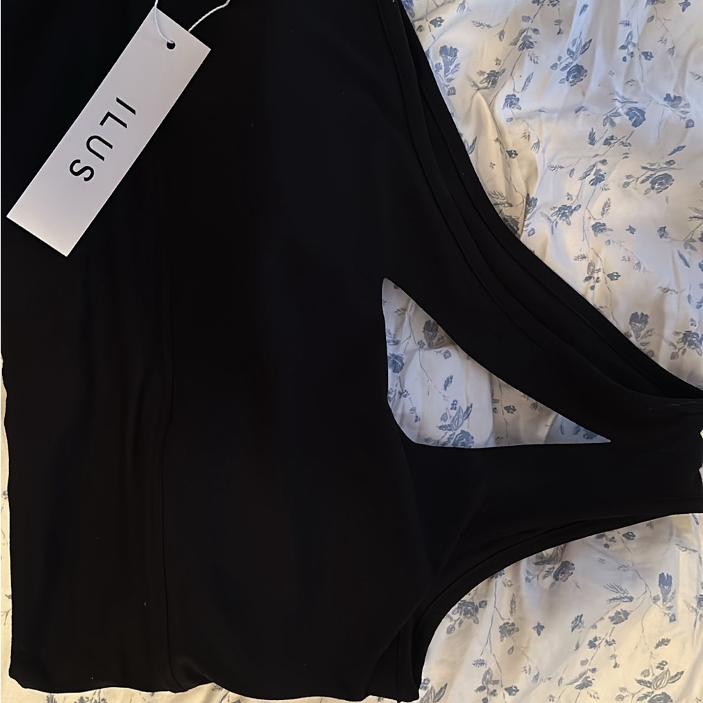 Ilus sports bra one shoulder worn once size L